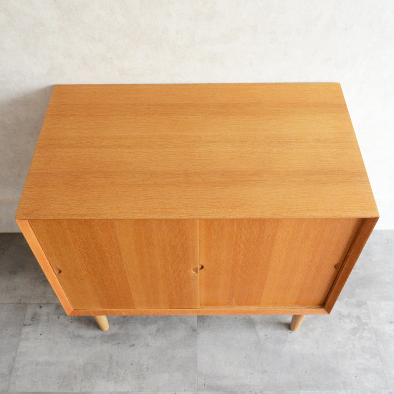 Poul Cadovius デンマーク オークキャビネット (抽斗付）5-134