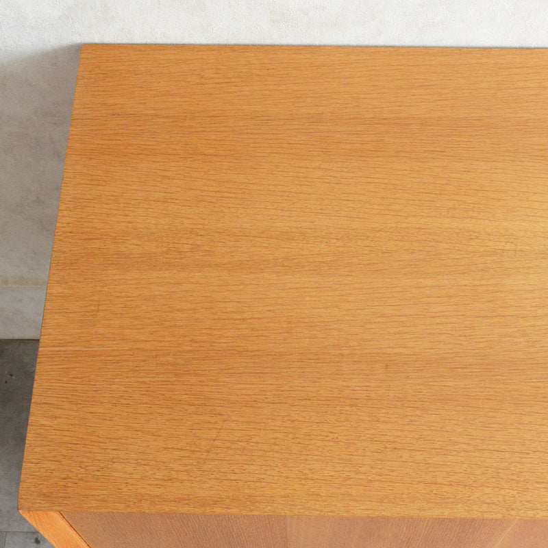 Poul Cadovius デンマーク オークキャビネット (抽斗付）5-134