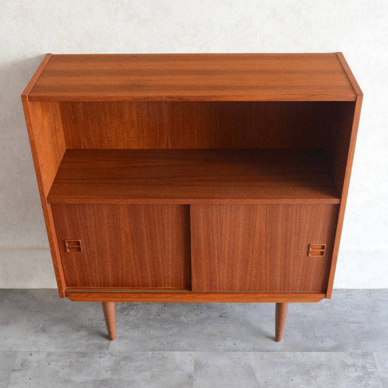 デンマーク ヴィンテージ チーク シェルフ 5-76　（木扉付）