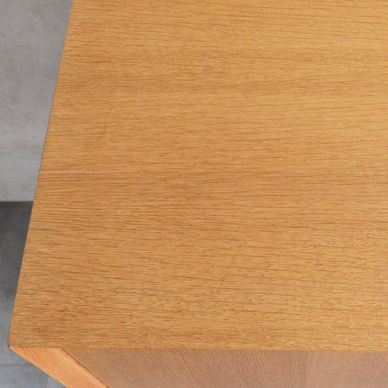 Poul Cadovius デンマーク オークキャビネット (抽斗付）5-134