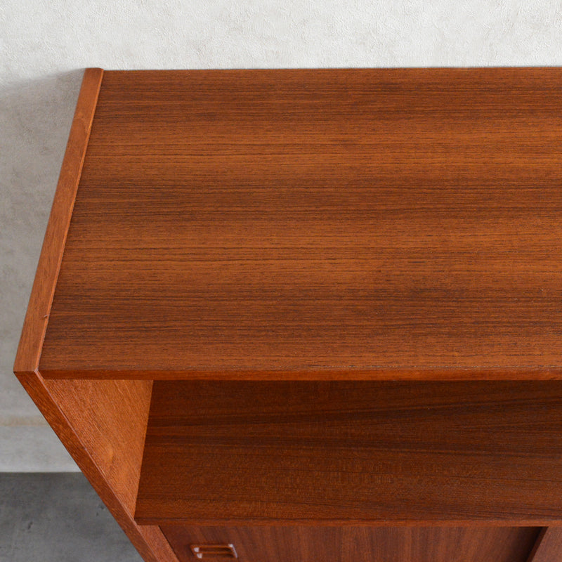 デンマーク ヴィンテージ チーク シェルフ 5-76　（木扉付）