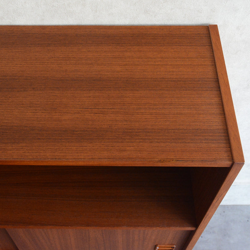 デンマーク ヴィンテージ チーク シェルフ 5-76　（木扉付）