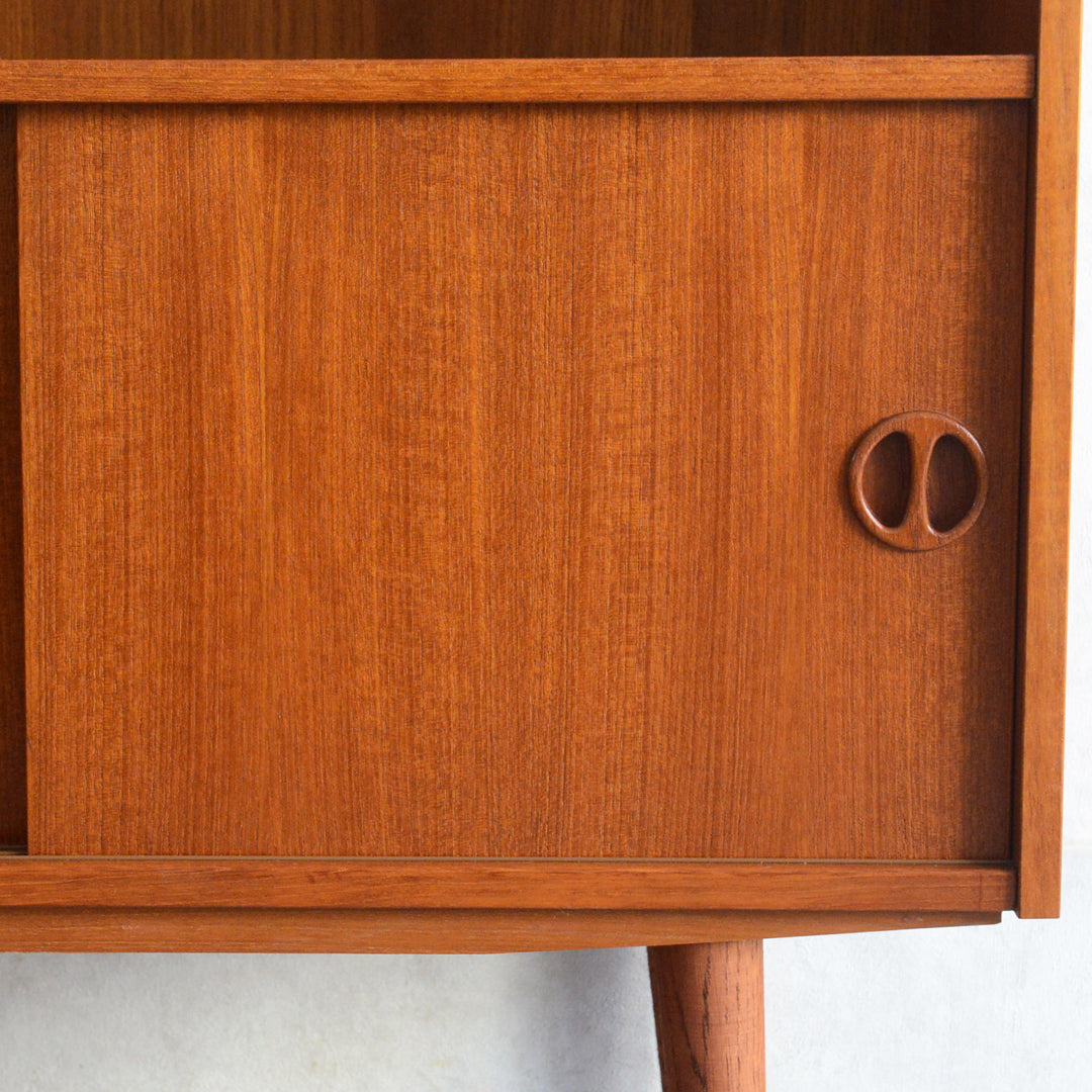 デンマークヴィンテージ チークシェルフ (木扉付）5-174