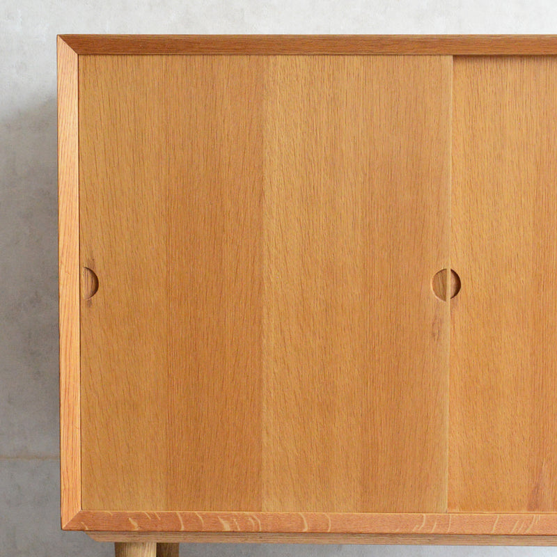Poul Cadovius デンマーク オークキャビネット (抽斗付）5-134