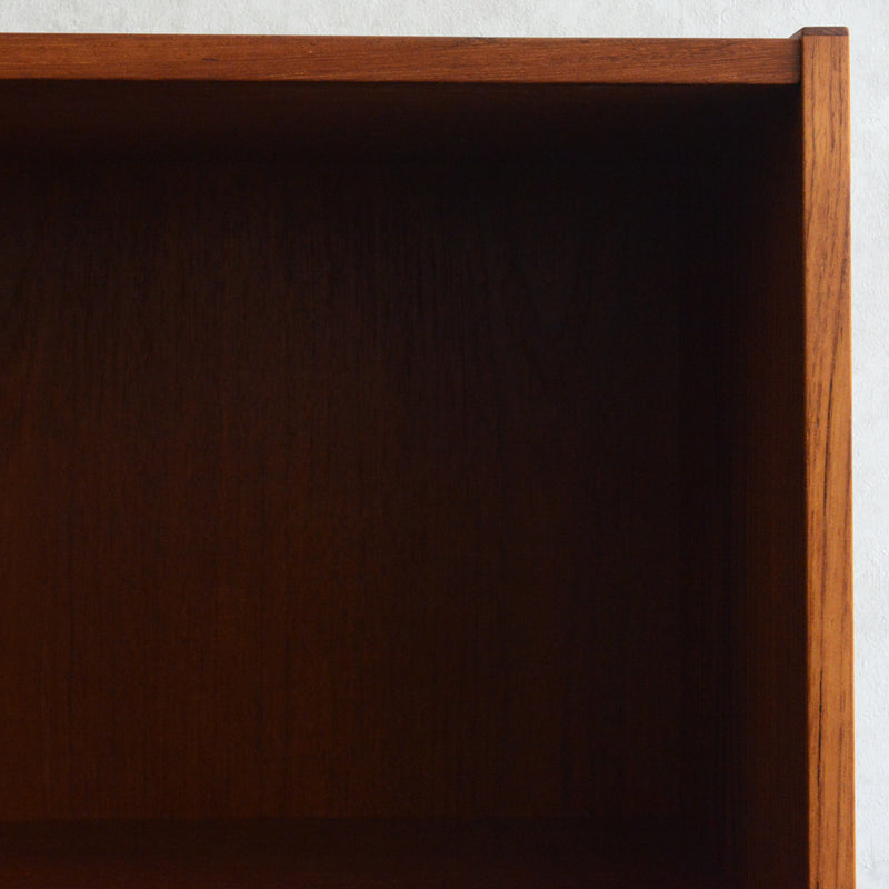 デンマーク ヴィンテージ チーク シェルフ 5-76　（木扉付）