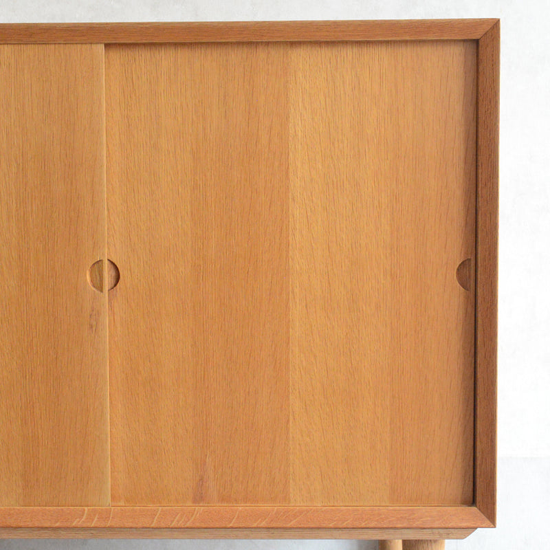 Poul Cadovius デンマーク オークキャビネット (抽斗付）5-134