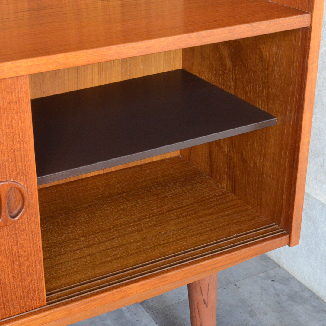 デンマークヴィンテージ チークシェルフ (木扉付）5-174