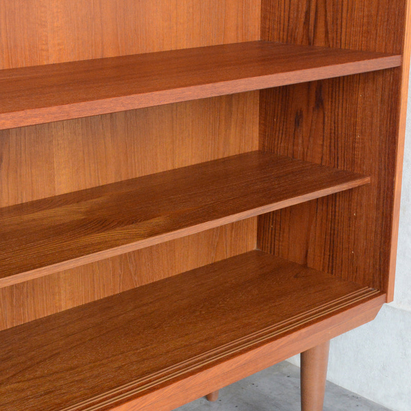デンマーク ヴィンテージ チーク シェルフ 5-76　（木扉付）