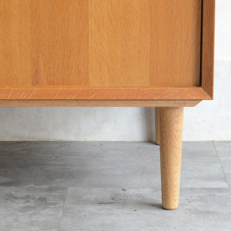 Poul Cadovius デンマーク オークキャビネット (抽斗付）5-134