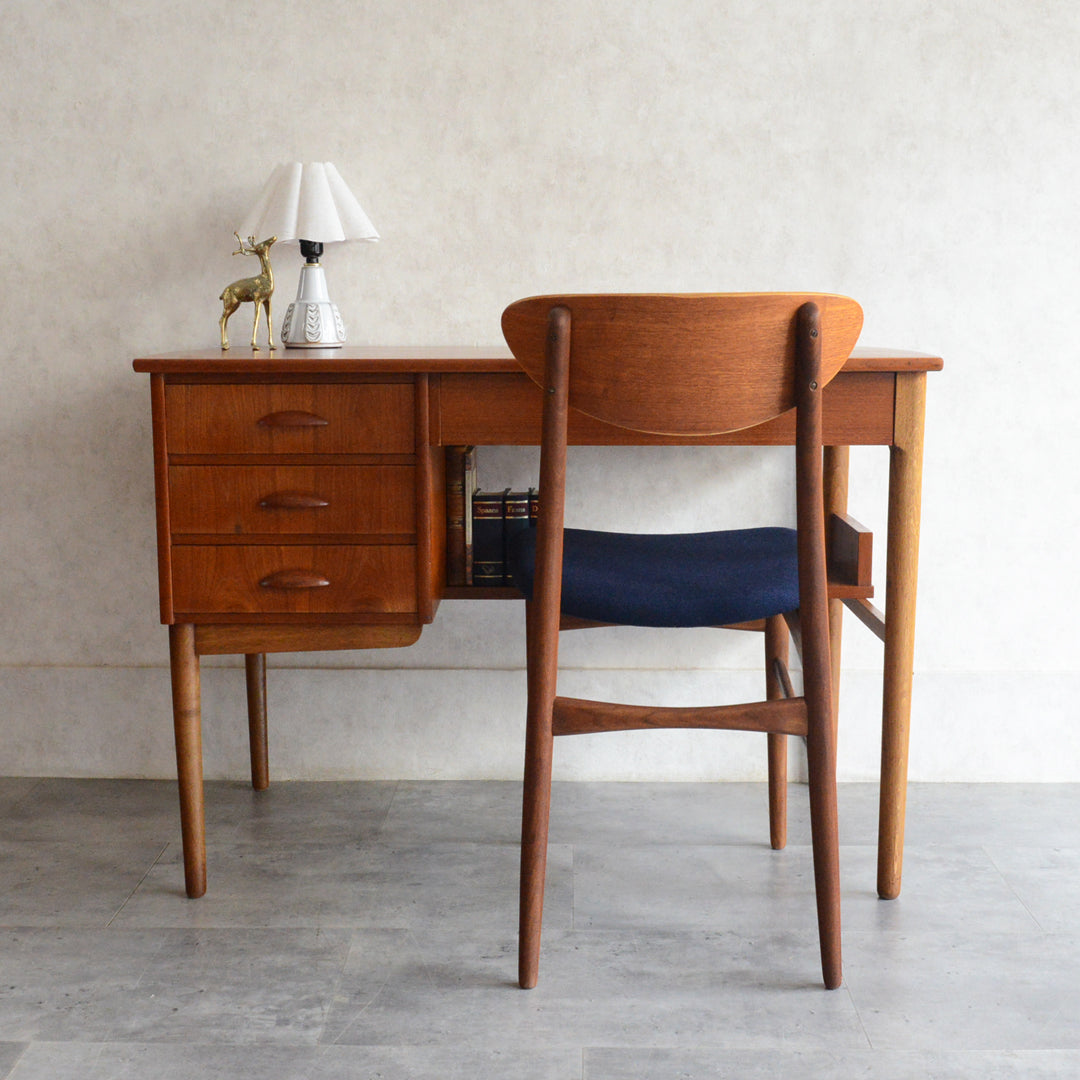 デンマークヴィンテージ　デスク (鍵付）5-167