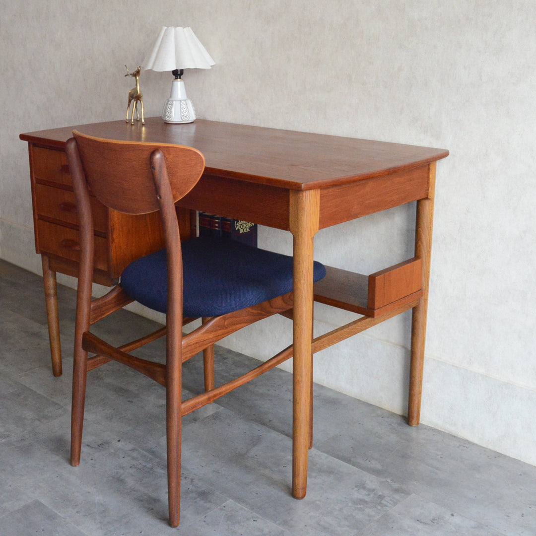 デンマークヴィンテージ　デスク (鍵付）5-167