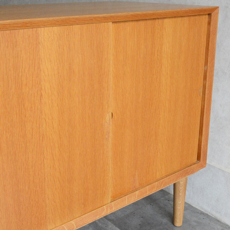 Poul Cadovius デンマーク オークキャビネット (抽斗付）5-134