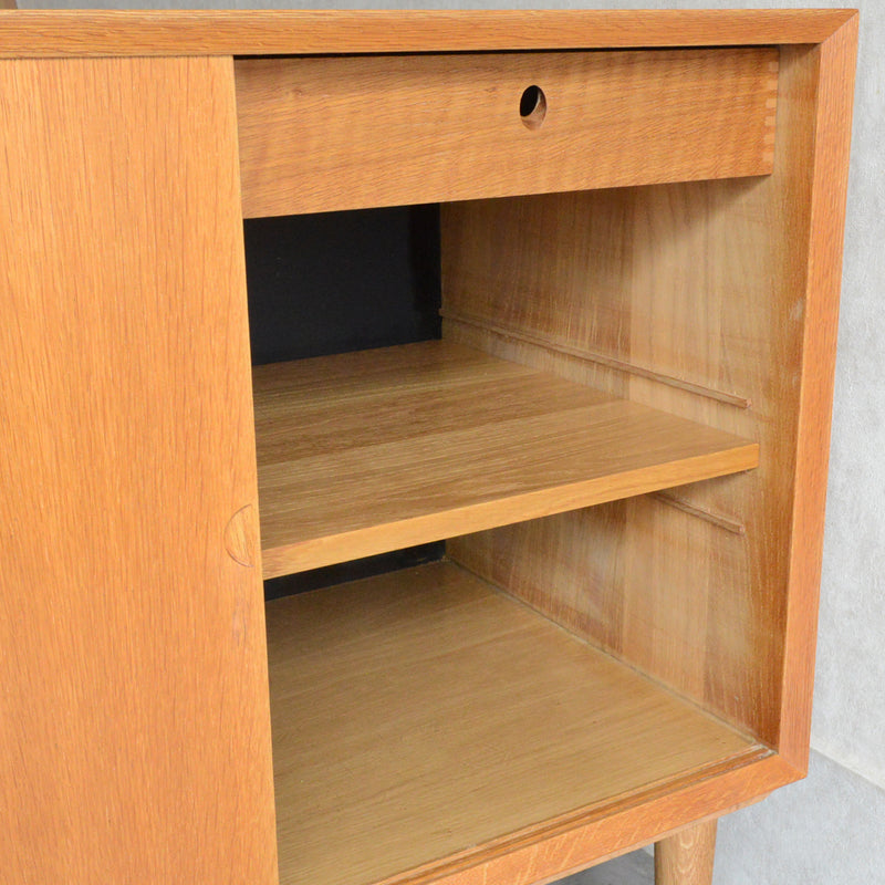 Poul Cadovius デンマーク オークキャビネット (抽斗付）5-134