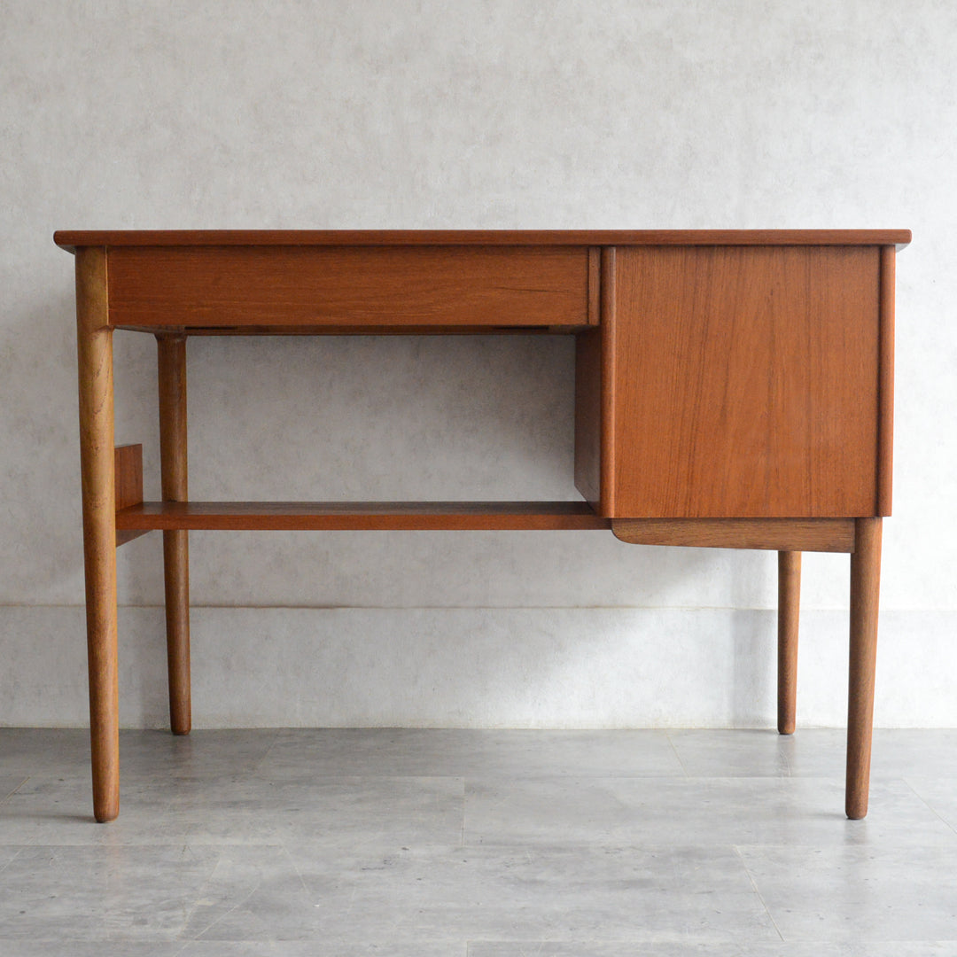デンマークヴィンテージ　デスク (鍵付）5-167