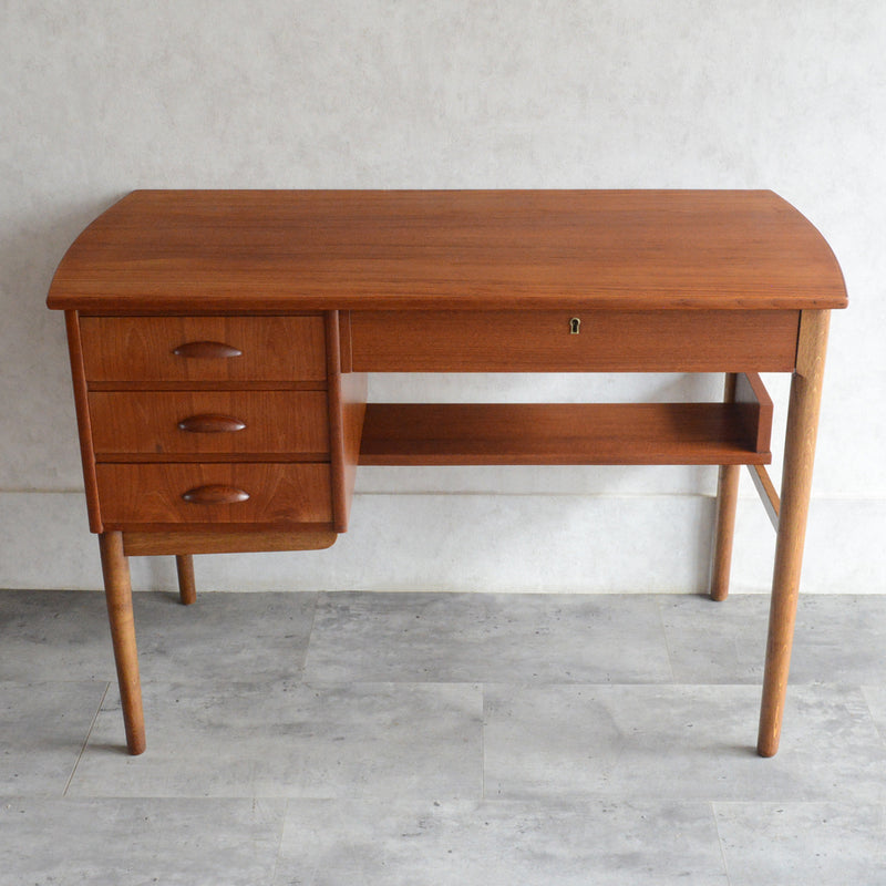 デンマークヴィンテージ　デスク (鍵付）5-167