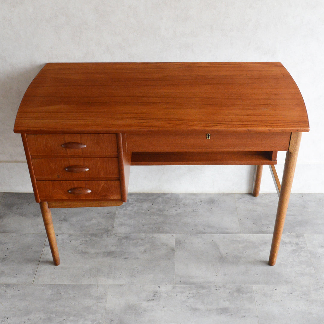 デンマークヴィンテージ　デスク (鍵付）5-167