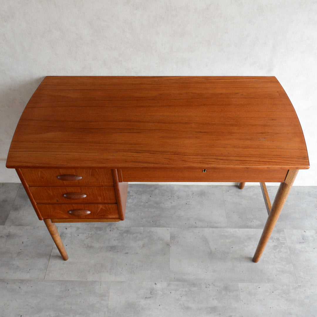 デンマークヴィンテージ　デスク (鍵付）5-167