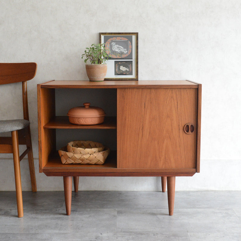 デンマーク ヴィンテージ  チーク キャビネット 5-133