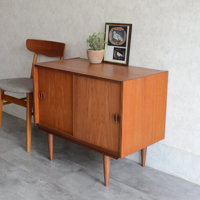 デンマーク ヴィンテージ  チーク キャビネット 5-133