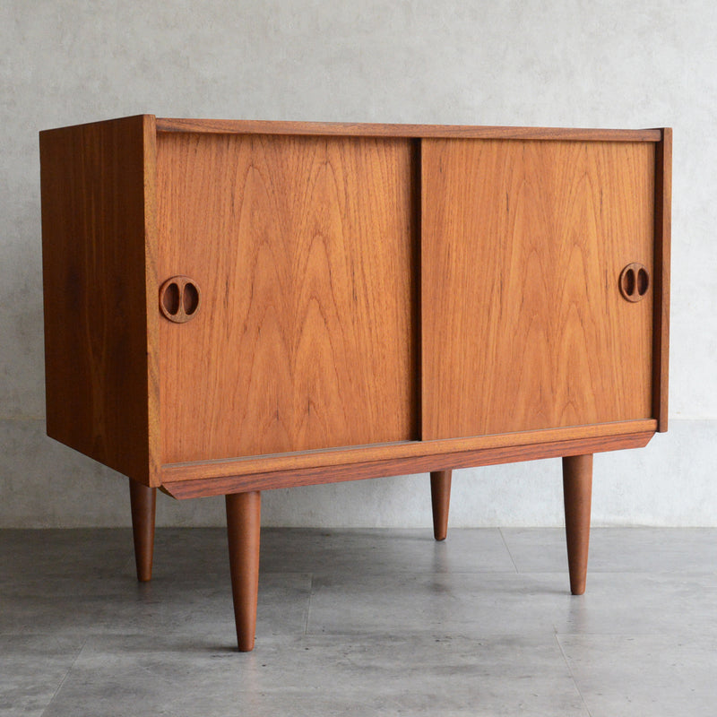 デンマーク ヴィンテージ  チーク キャビネット 5-133