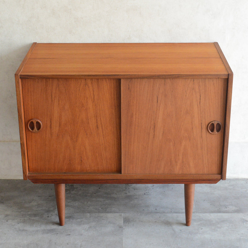 デンマーク ヴィンテージ  チーク キャビネット 5-133