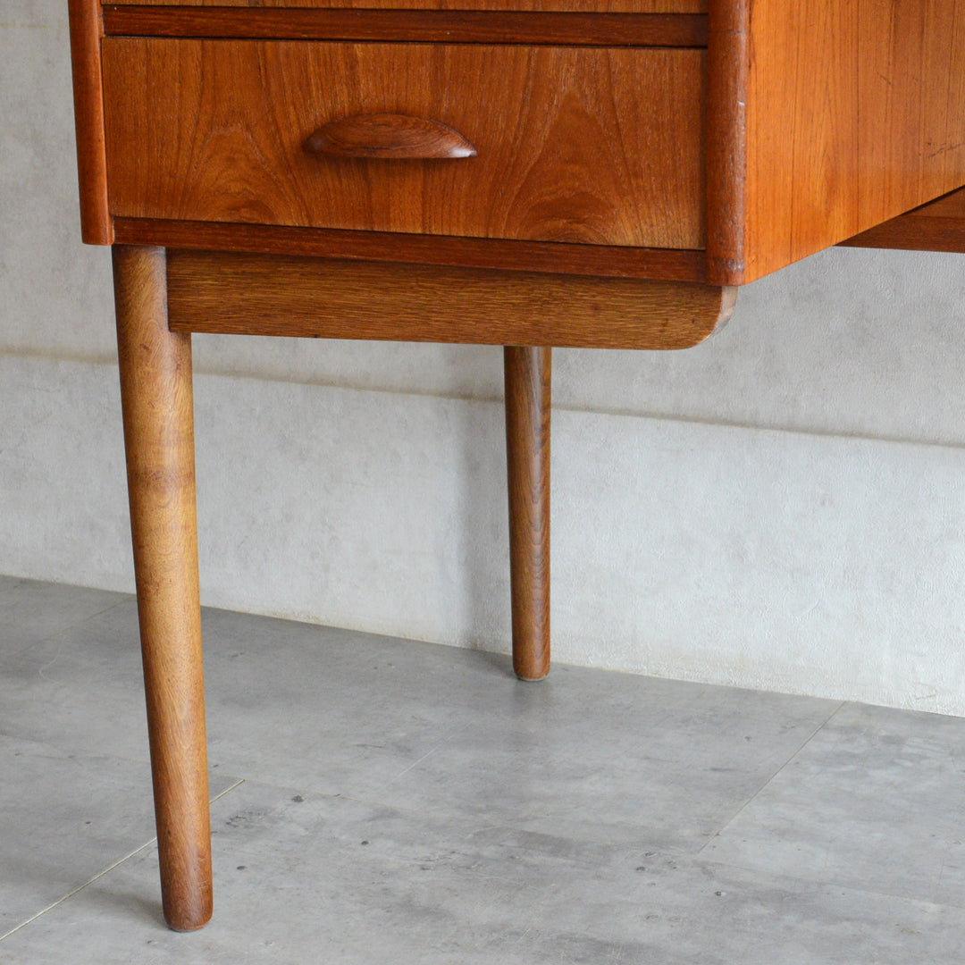 デンマークヴィンテージ　デスク (鍵付）5-167