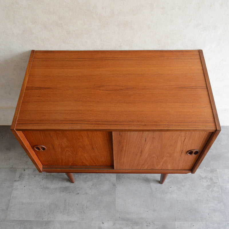 デンマーク ヴィンテージ  チーク キャビネット 5-133