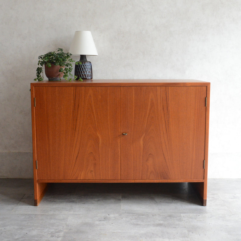 Hans J. Wegner　RY15キャビネット 5-143