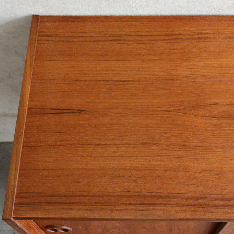 デンマーク ヴィンテージ  チーク キャビネット 5-133