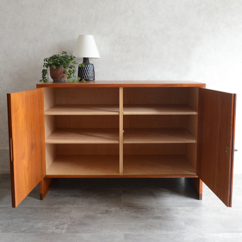 Hans J. Wegner　RY15キャビネット 5-143