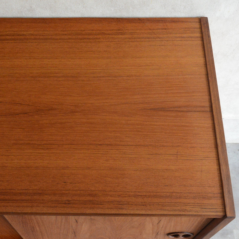 デンマーク ヴィンテージ  チーク キャビネット 5-133