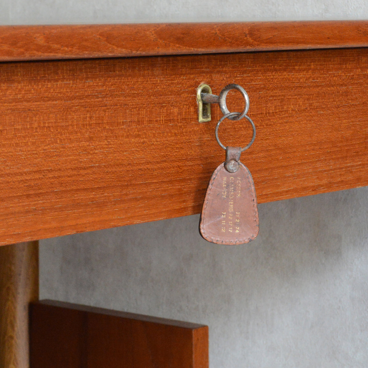 デンマークヴィンテージ　デスク (鍵付）5-167