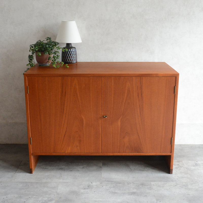 Hans J. Wegner　RY15キャビネット 5-143