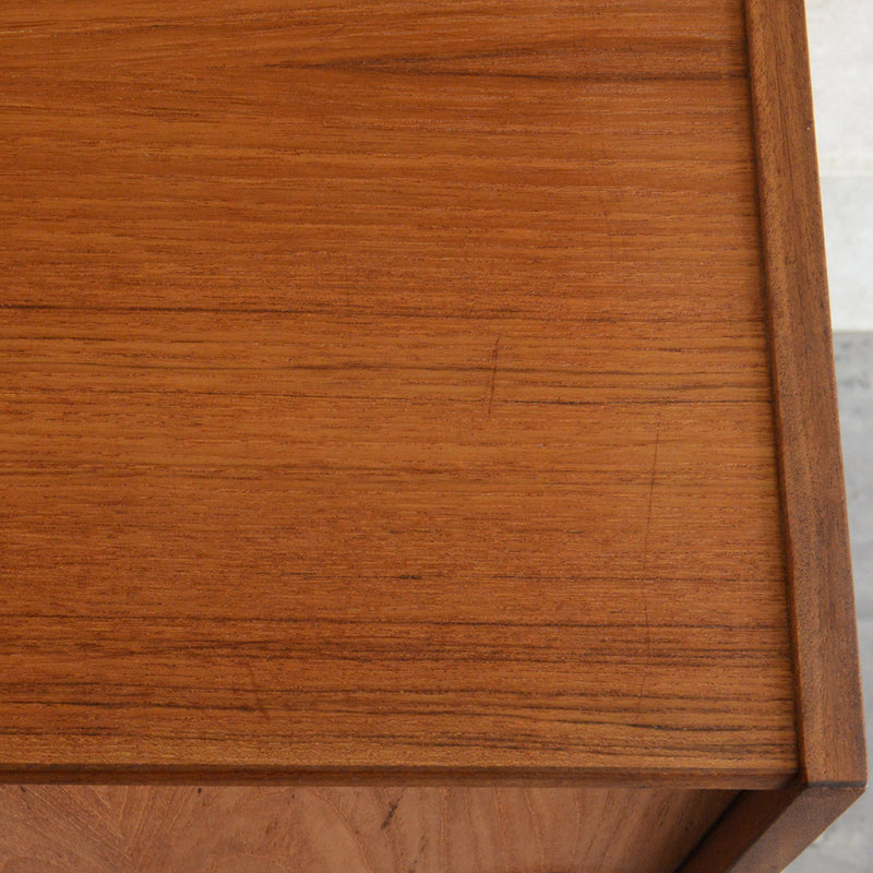 デンマーク ヴィンテージ  チーク キャビネット 5-133