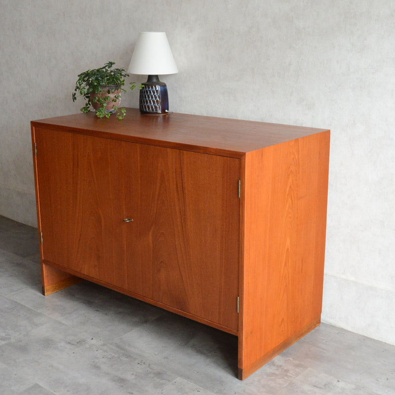 Hans J. Wegner　RY15キャビネット 5-143