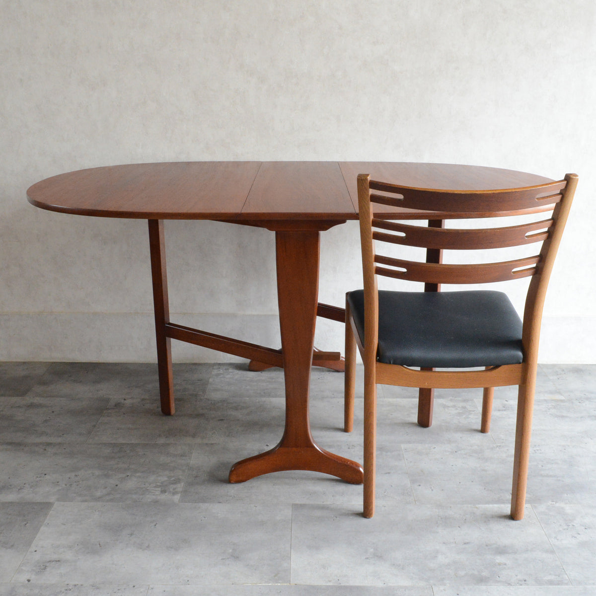 Sutcliffe サトクリフ チーク ゲートレッグテーブル 　(オーバル）