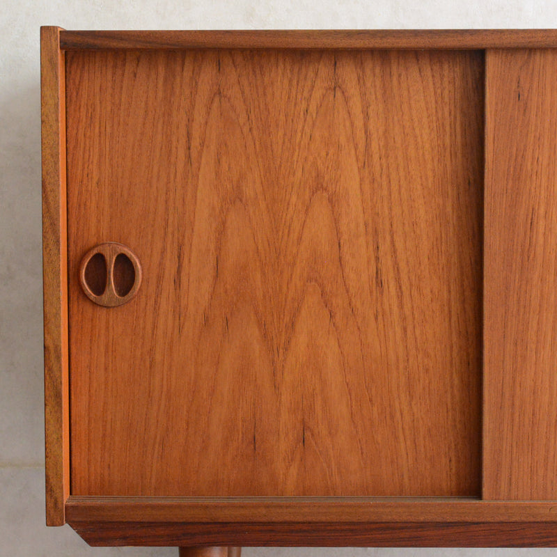 デンマーク ヴィンテージ  チーク キャビネット 5-133
