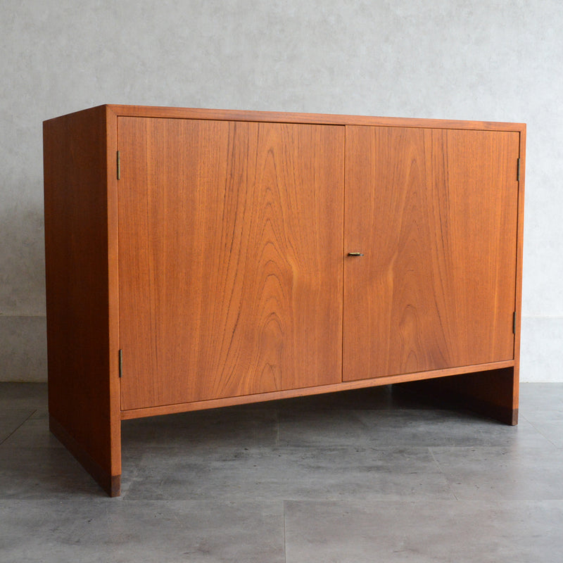 Hans J. Wegner　RY15キャビネット 5-143