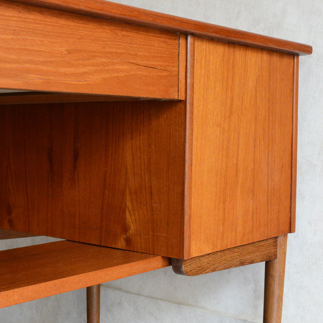 デンマークヴィンテージ　デスク (鍵付）5-167