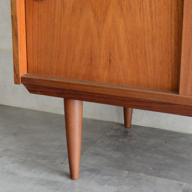 デンマーク ヴィンテージ  チーク キャビネット 5-133