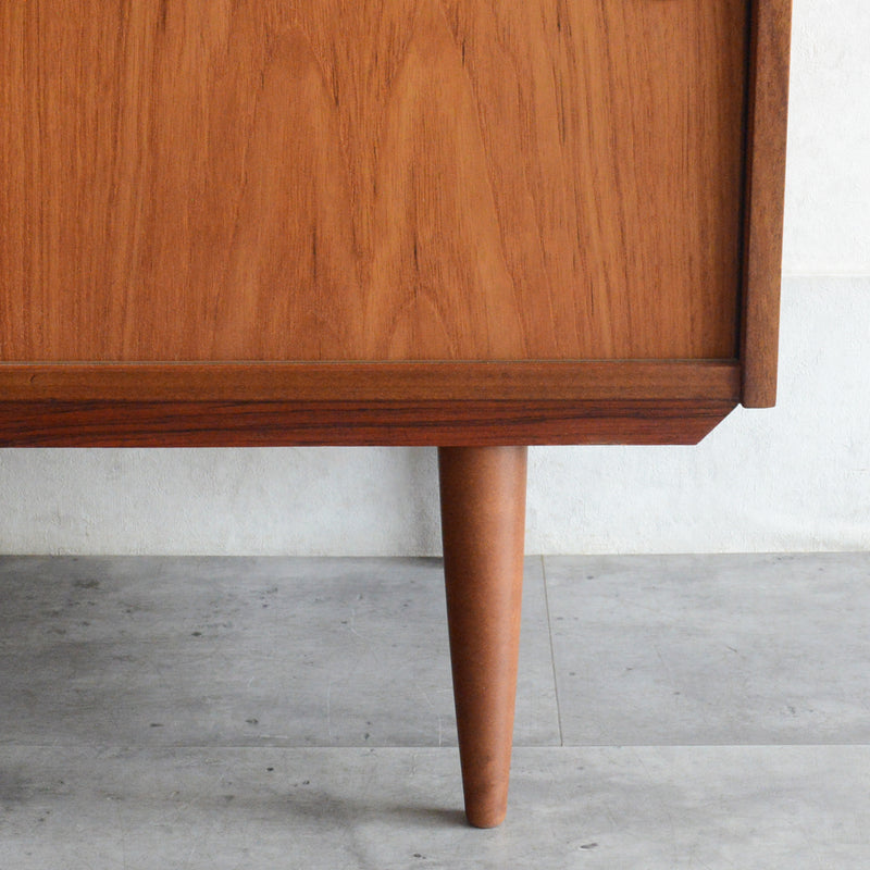 デンマーク ヴィンテージ  チーク キャビネット 5-133