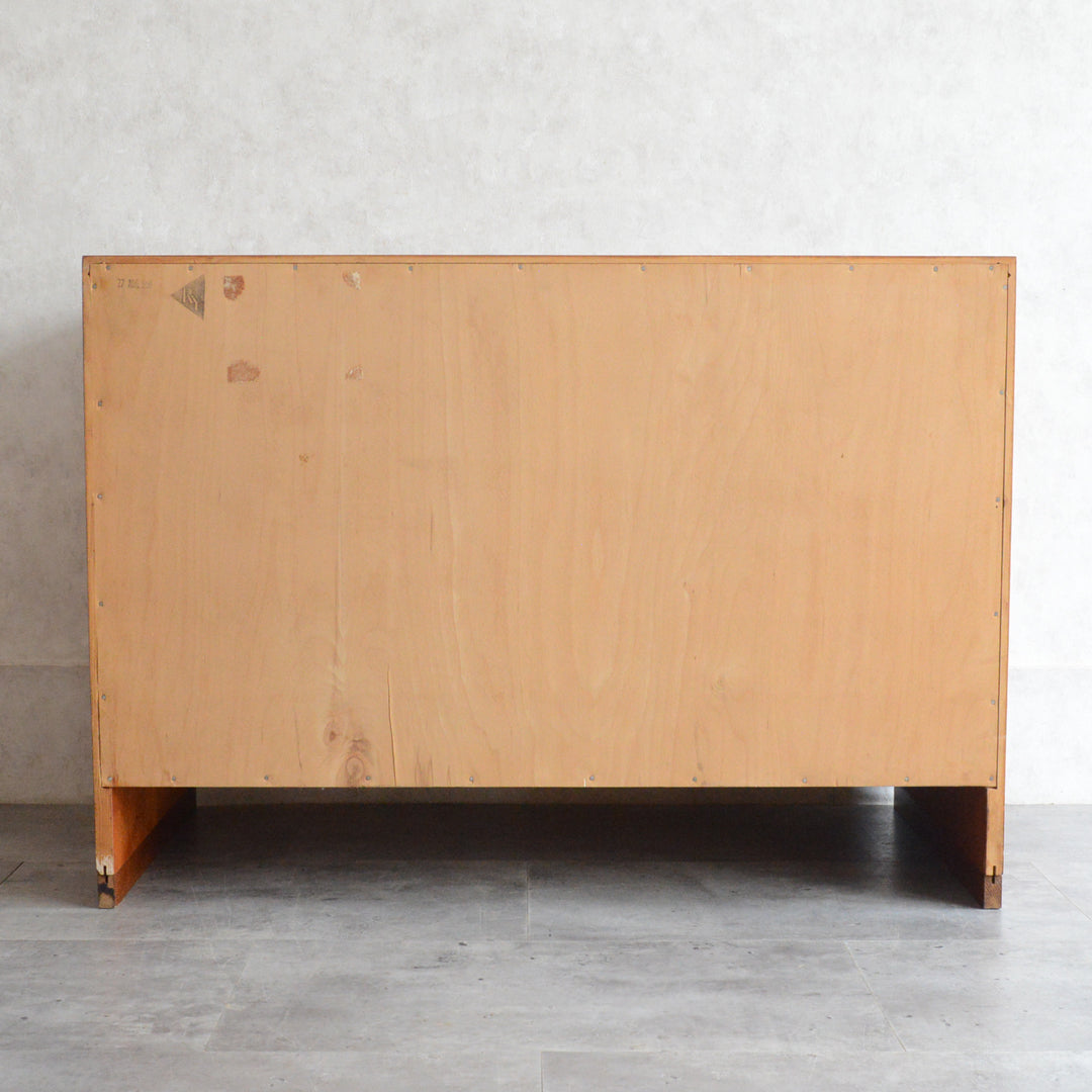 Hans J. Wegner　RY15キャビネット 5-143