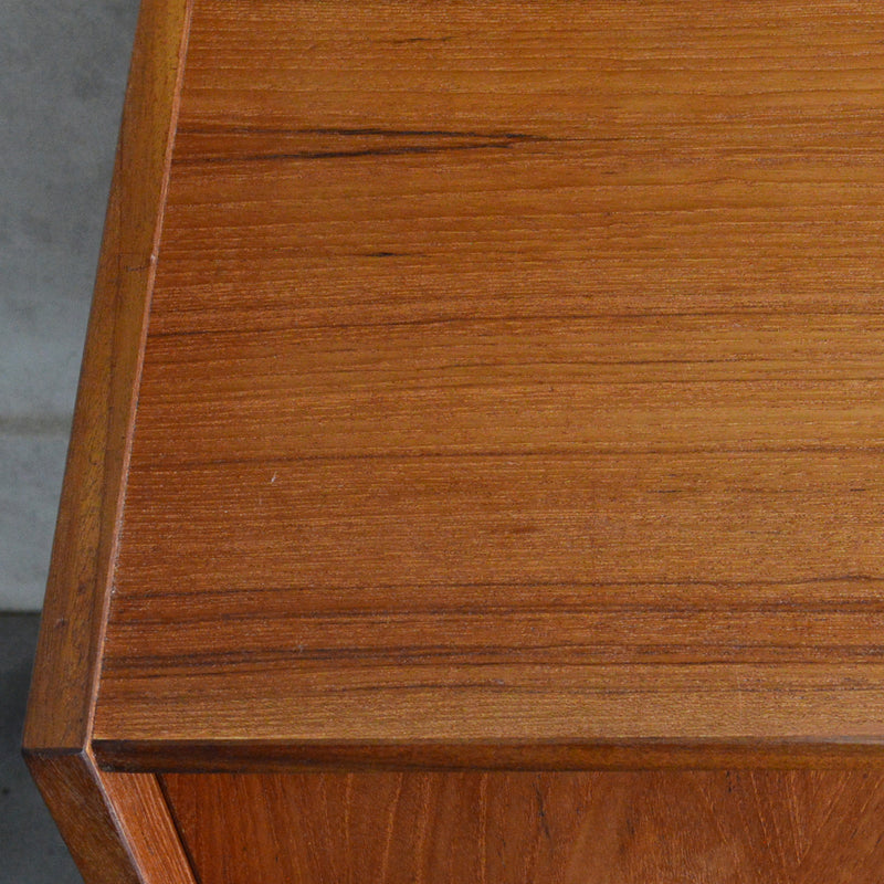 デンマーク ヴィンテージ  チーク キャビネット 5-133