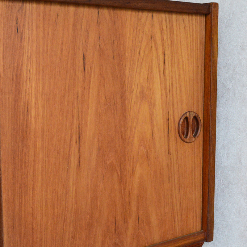 デンマーク ヴィンテージ  チーク キャビネット 5-133