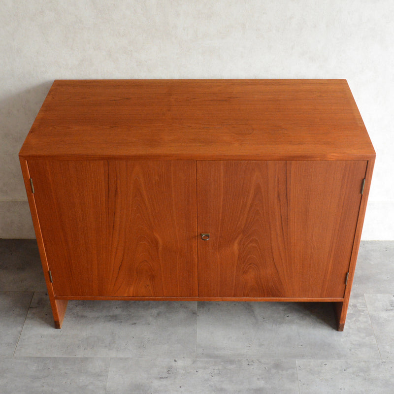 Hans J. Wegner　RY15キャビネット 5-143