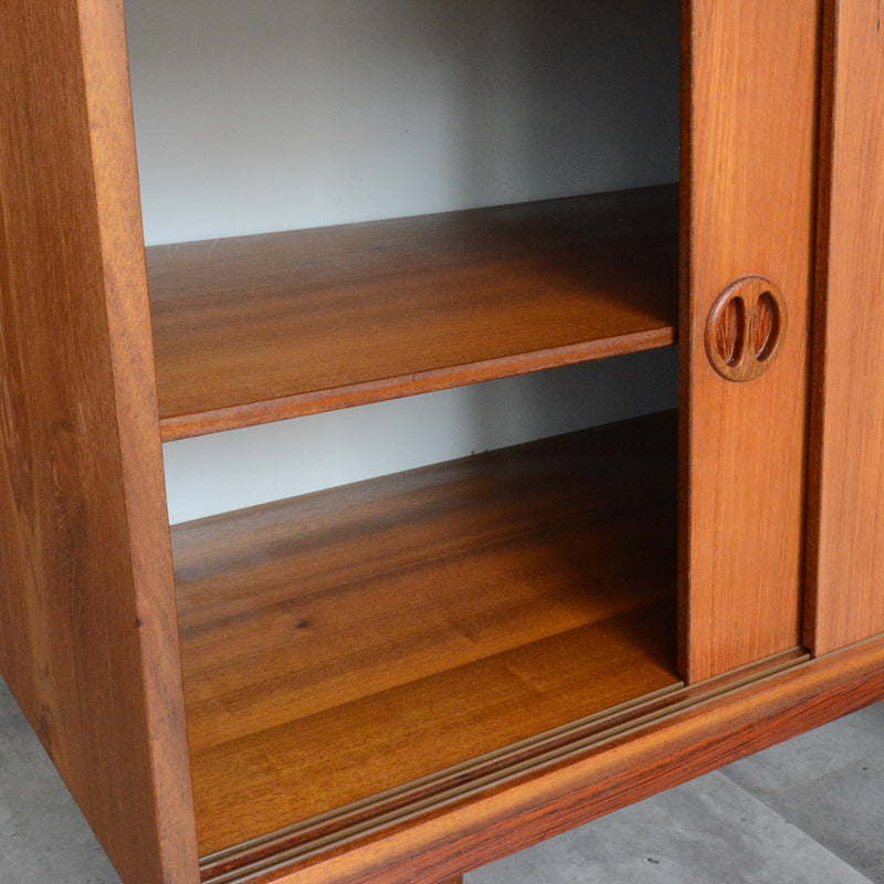デンマーク ヴィンテージ  チーク キャビネット 5-133