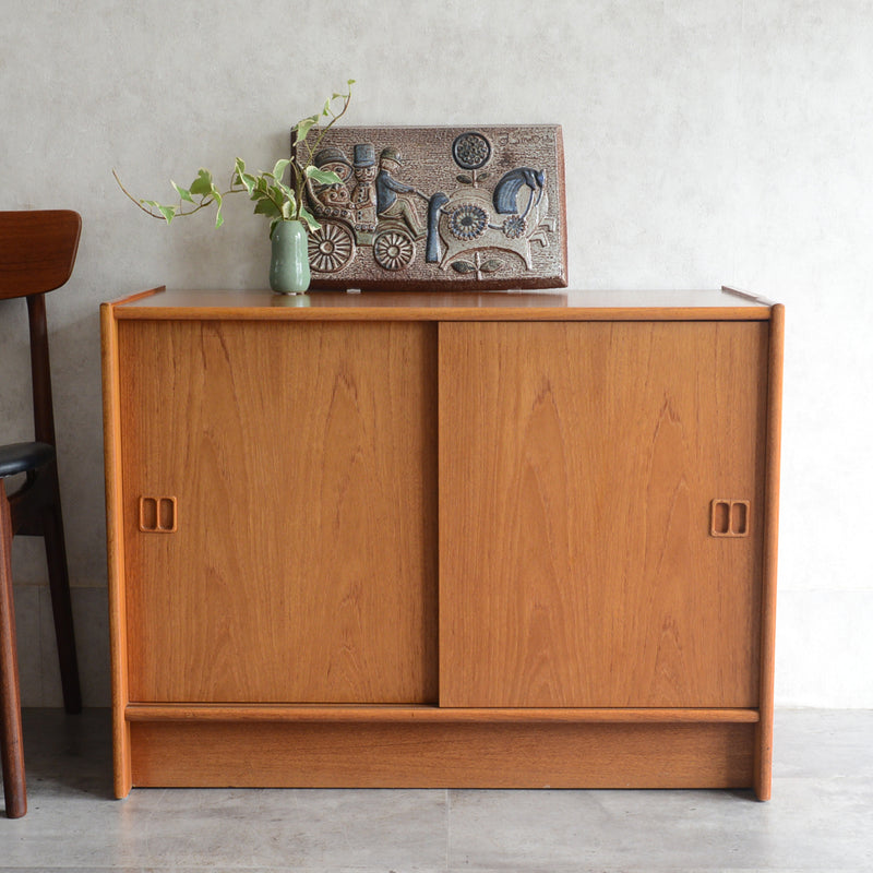 デンマーク ヴィンテージ　チーク キャビネット01