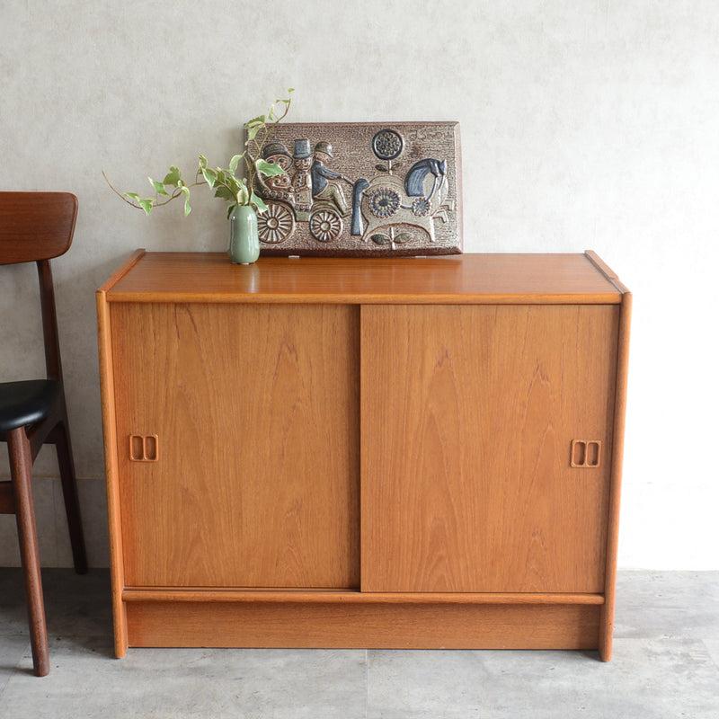 デンマーク ヴィンテージ　チーク キャビネット01