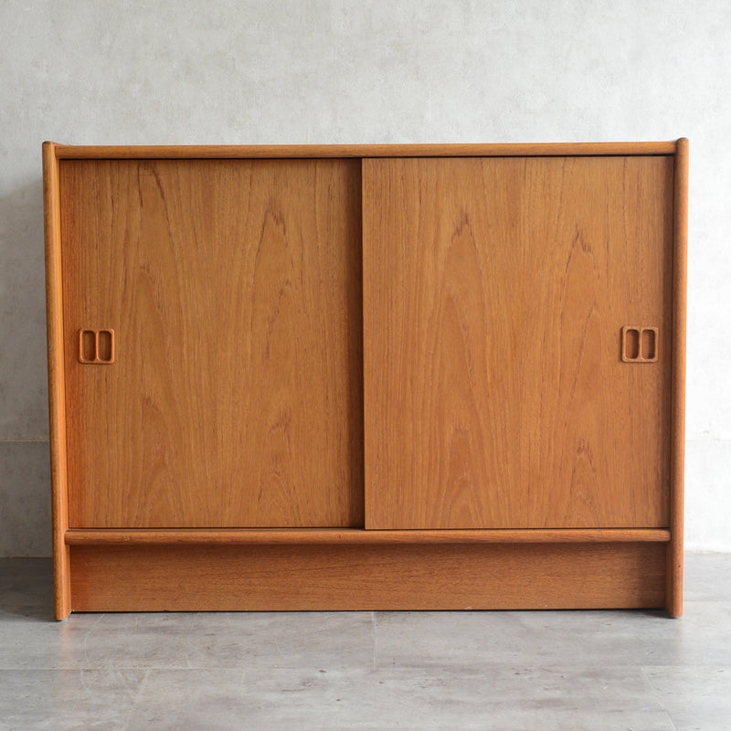 デンマーク ヴィンテージ　チーク キャビネット01