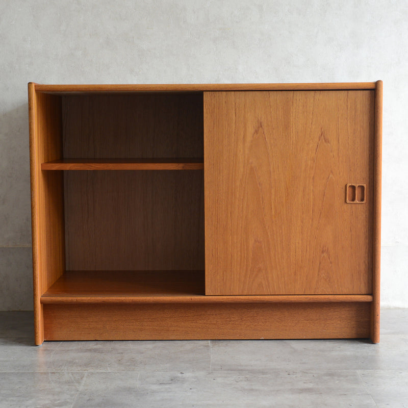 デンマーク ヴィンテージ　チーク キャビネット01